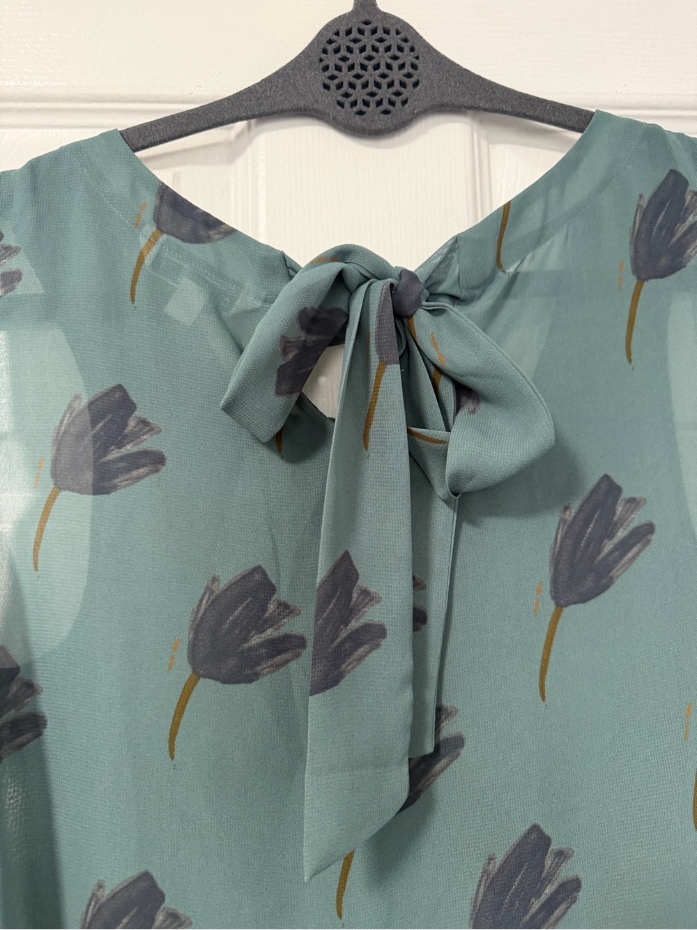 CAbi 984 Floral Tunic Blouse Women’s M Blue Sleeveless Tie Neck Boho Top - Picture 9 of 11